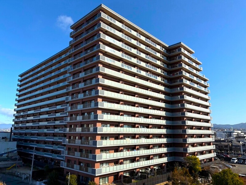 ２０１７（平成２９）年１月築　１５階建の９階部分　総戸数２３１戸　近鉄大久保駅徒歩１４分