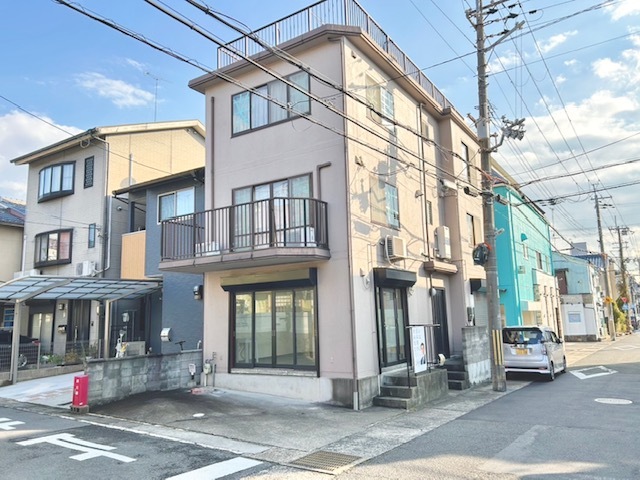 地下鉄東西線「醍醐駅」徒歩7分の立地!1階部分の事務所です♪