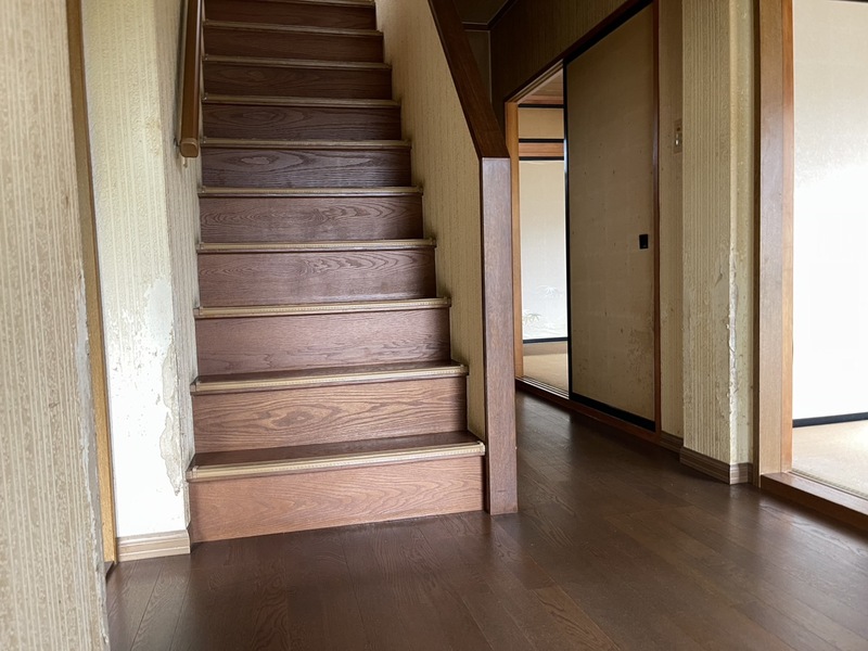 玄関から1階廊下です