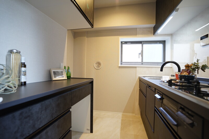 新品交換済み　キッチン窓有