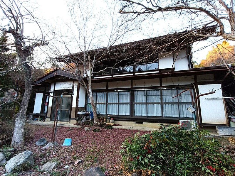 上野原市桑久保にある大型日本家屋の9SLDKです。