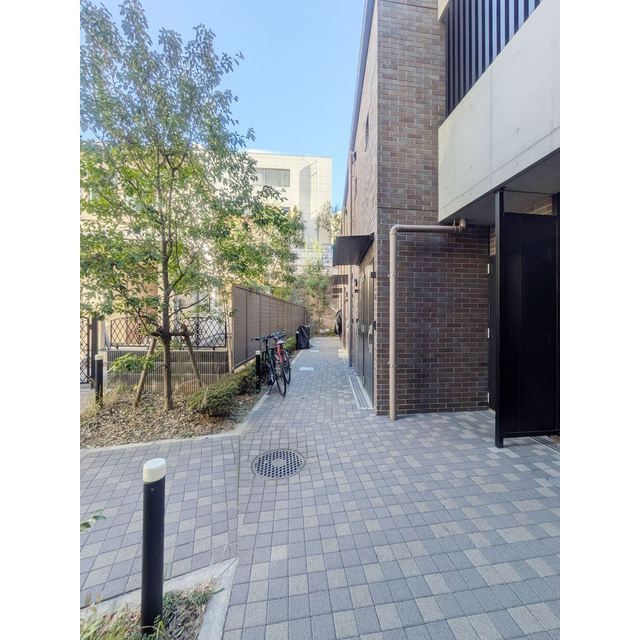 MSR EBISU Garden side エントランス