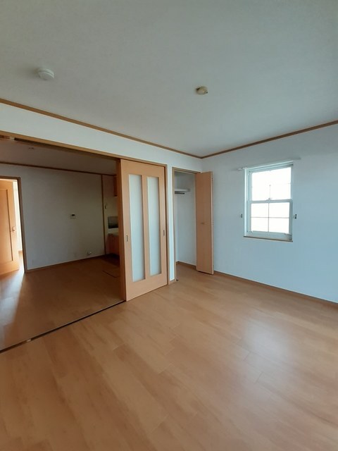 洋室6帖　バルコニー側より