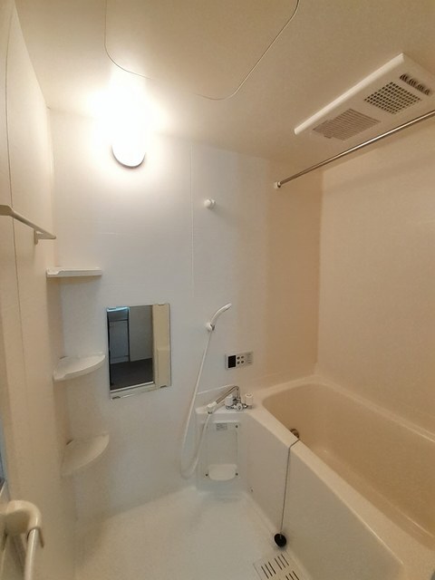 追い焚き機能、浴室乾燥機付き