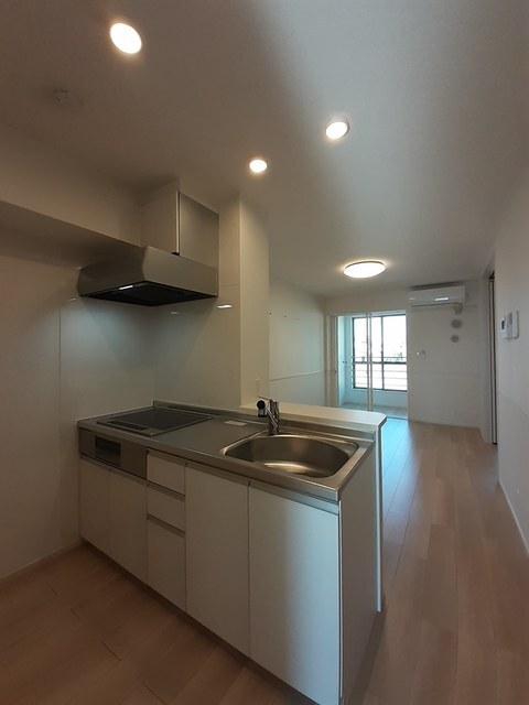 対面式システムキッチン、IHクッキングヒーター付き