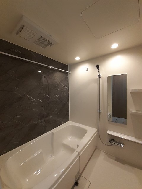 追い焚き機能、浴室乾燥機付き