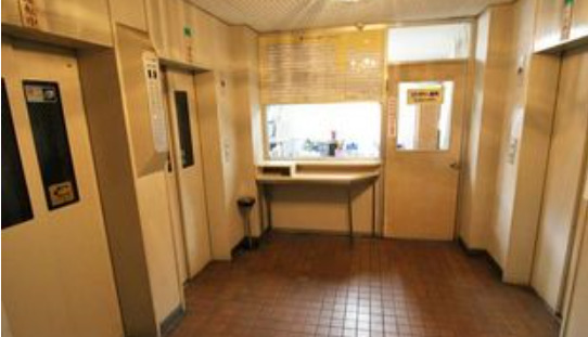 エントランスと管理人室