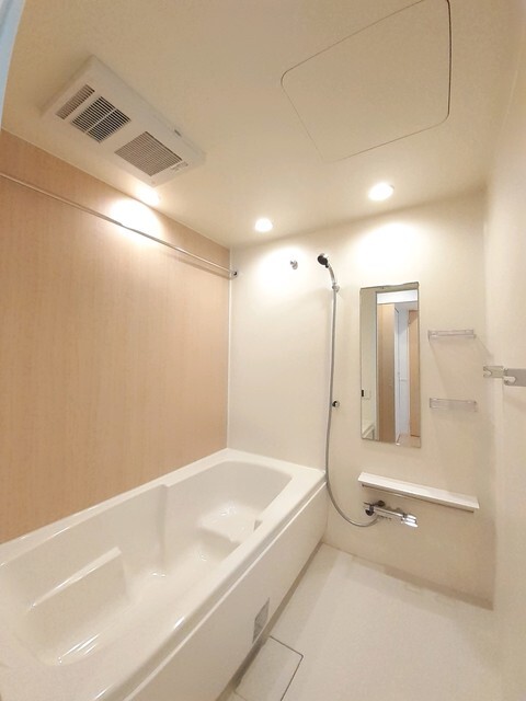 追い焚き機能、浴室乾燥機付き