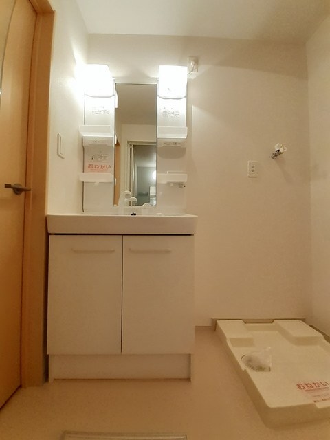 シャワー付き洗面台、室内洗濯機置き場