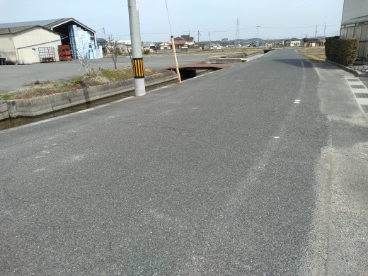 東南6ｍ道路端を介して接道・大型車出入可能