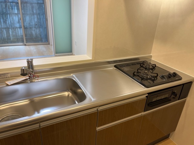 対面式システムキッチン、２口ガスコンロ付き