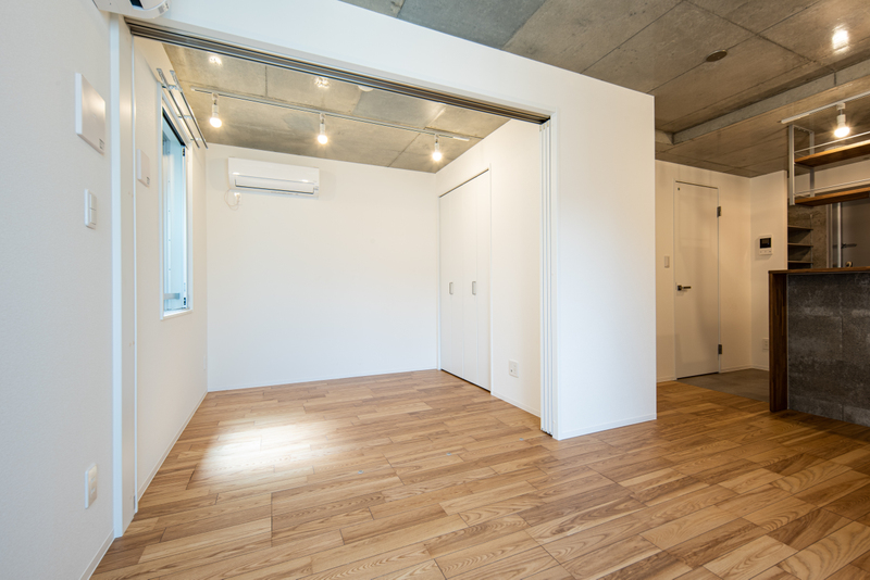 収納もある寝室