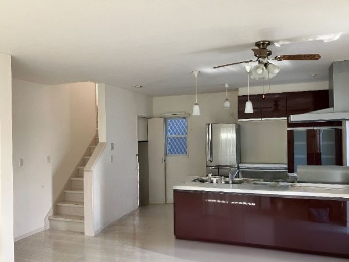 リビングから見たキッチン