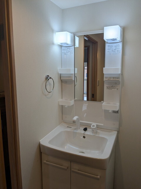 シャワー付洗面化粧台