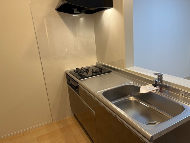 対面式システムキッチン、２口ガスコンロ付き