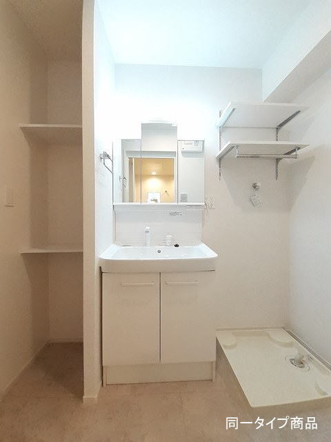 シャワー付き洗面台、室内洗濯機置き場※建築中の為、イメージです。