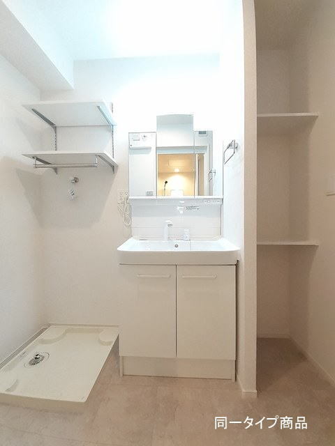 シャワー付き洗面台、室内洗濯機置き場※建築中の為、イメージです。