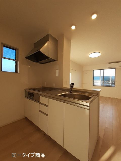 対面式システムキッチン、IHクッキングヒーター付き※建築中の為、イメージです。