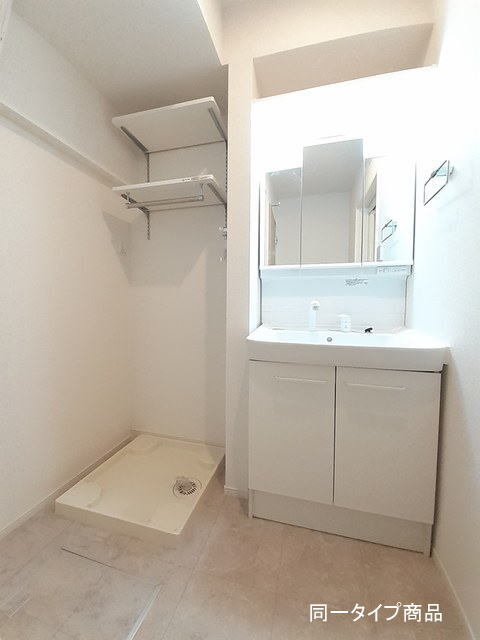 シャワー付き洗面台、室内洗濯機置き場※建築中の為、イメージです。