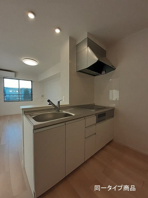 対面式システムキッチン、IHクッキングヒーター付き※建築中の為、イメージです。