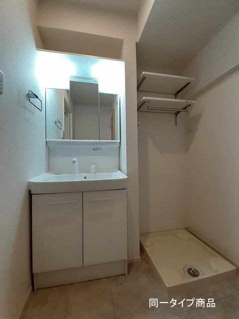 シャワー付き洗面台、室内洗濯機置き場※建築中の為、イメージです。