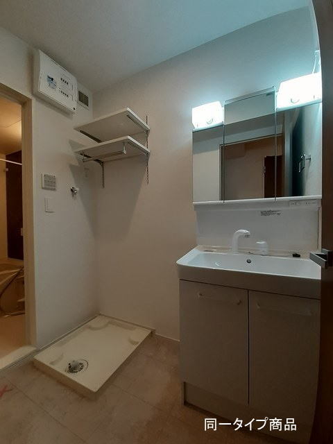 シャワー付き洗面台、室内洗濯機置き場※建築中の為、イメージです。