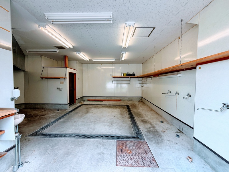 広々ガレージ （洗面・トイレ有）