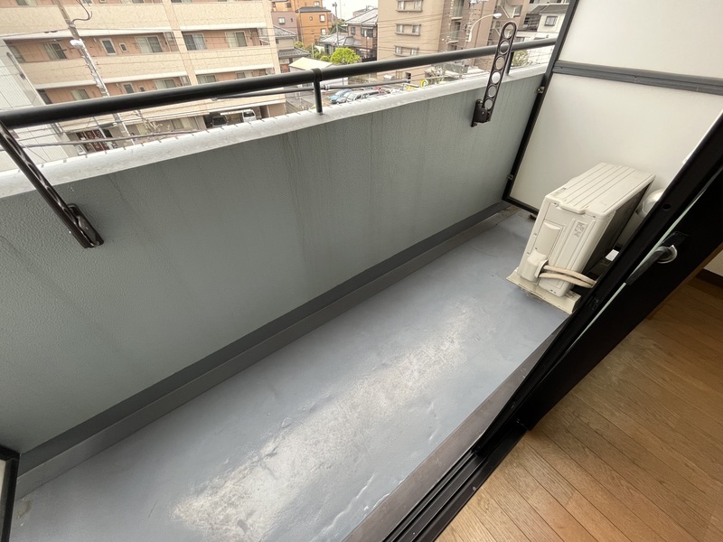 南向きのバルコニー（他のお部屋の参考写真です）