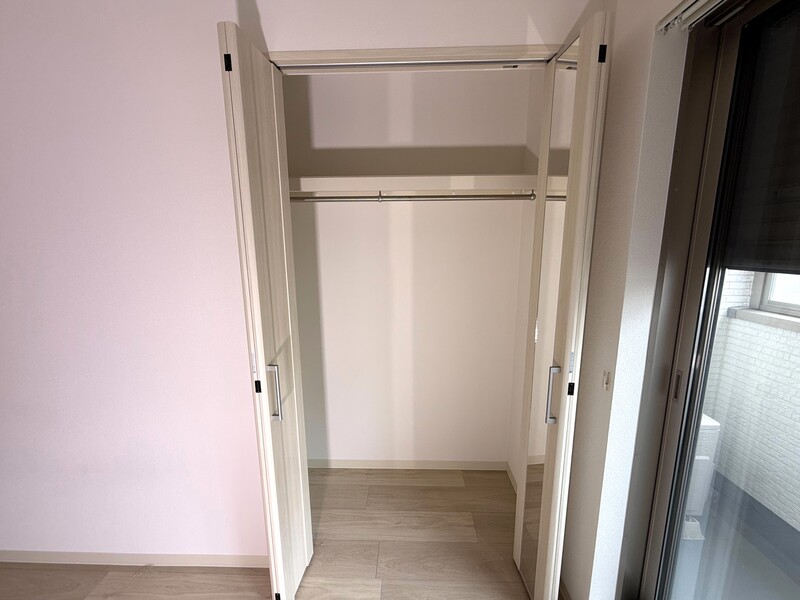 洋室約５．１帖にクローゼットございます♪