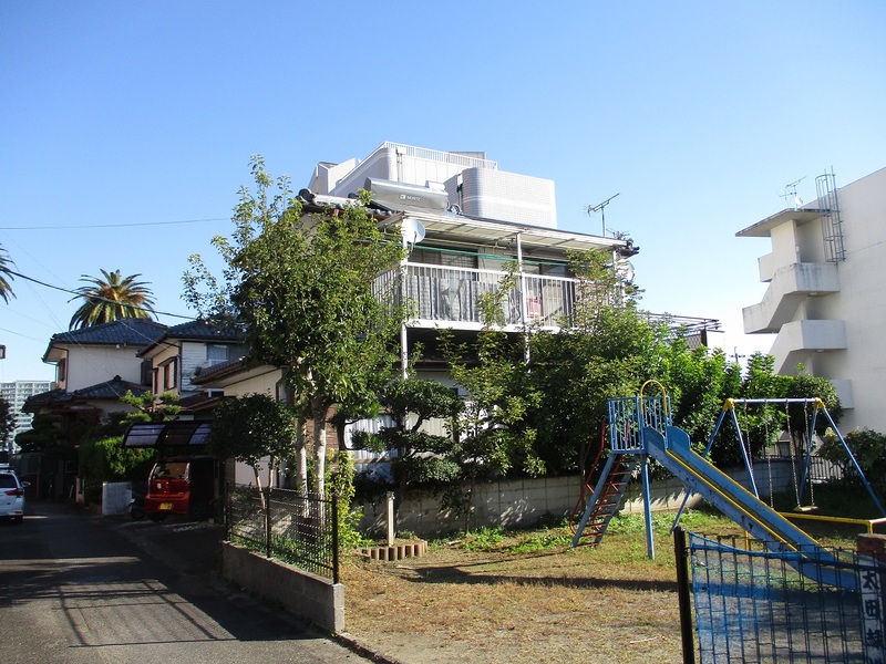 南側が公園