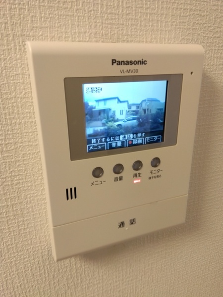 パークハイム106号室 ＴVモニターインターホン　　※107号室の画像です