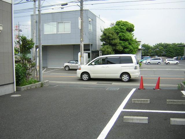 メゾン・エリナ 駐車場
